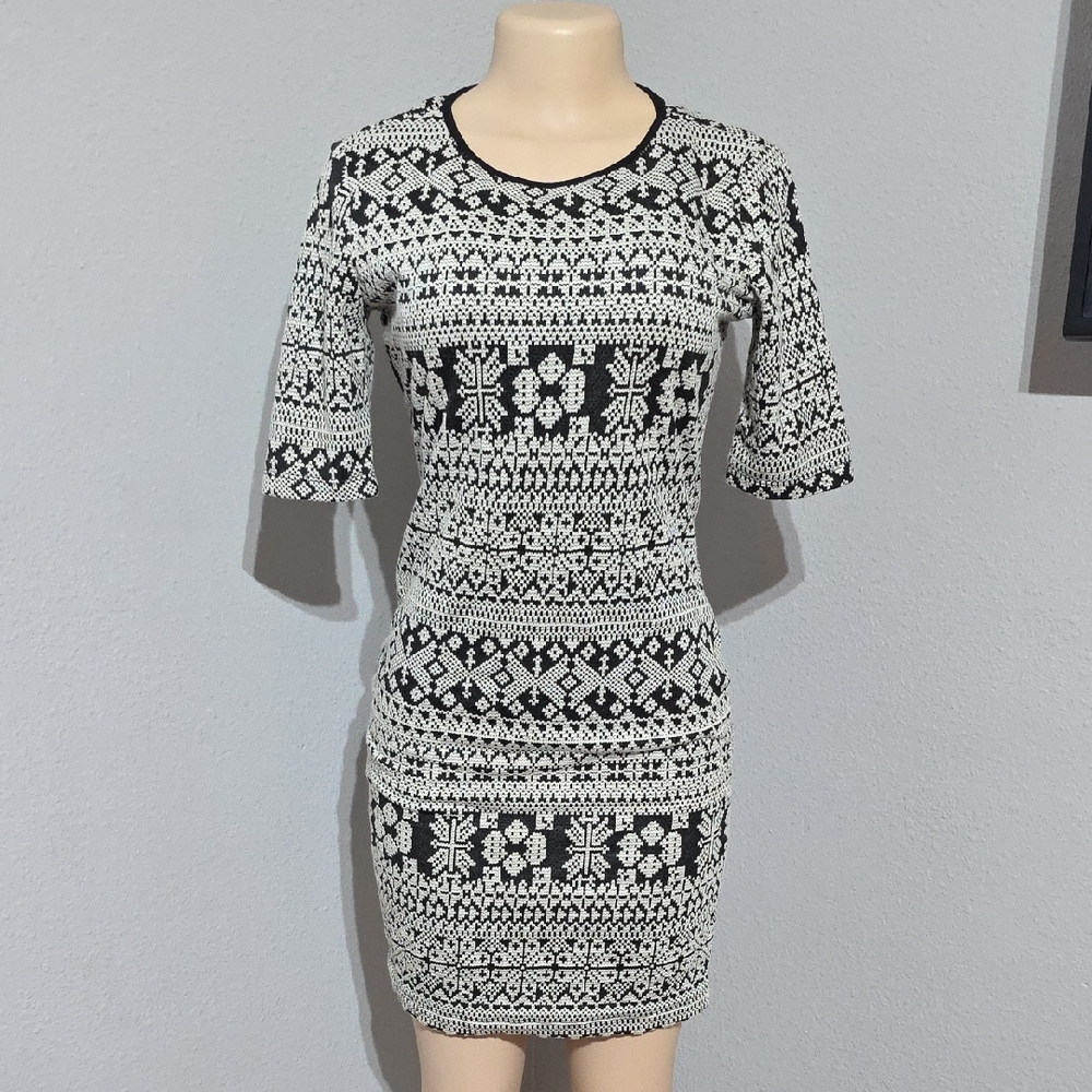B.Smart Black and White Patterned Women's Dress Size 6